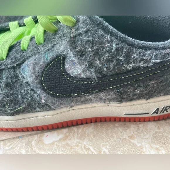 Nike Air Force 1 Low LV8 in Black Ghost Green (Halloween) - Picture 8 of 11